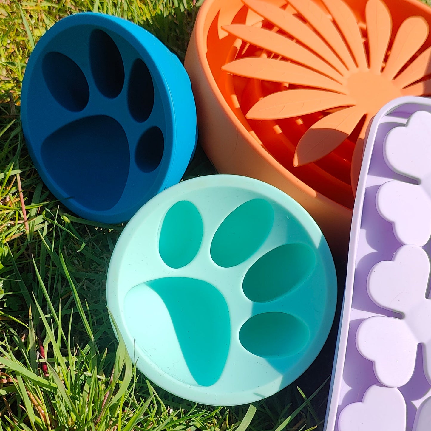 Wobble Paw Freezable Stuffer Bowl